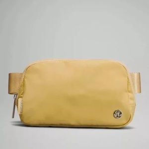 NWT Lululemon Everywhere Belt Bag - Golden Sand